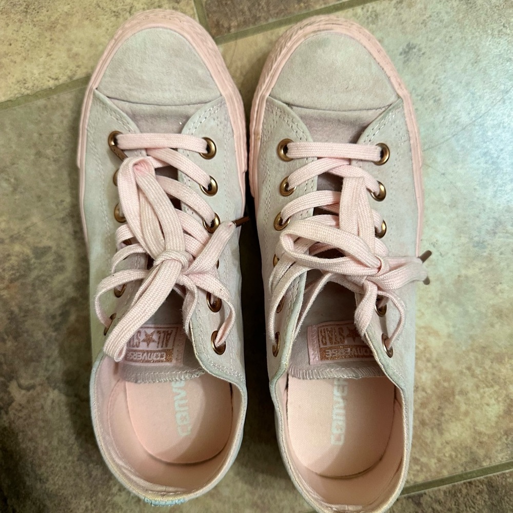 LIGHT PINK CONVERSE LOW TOP